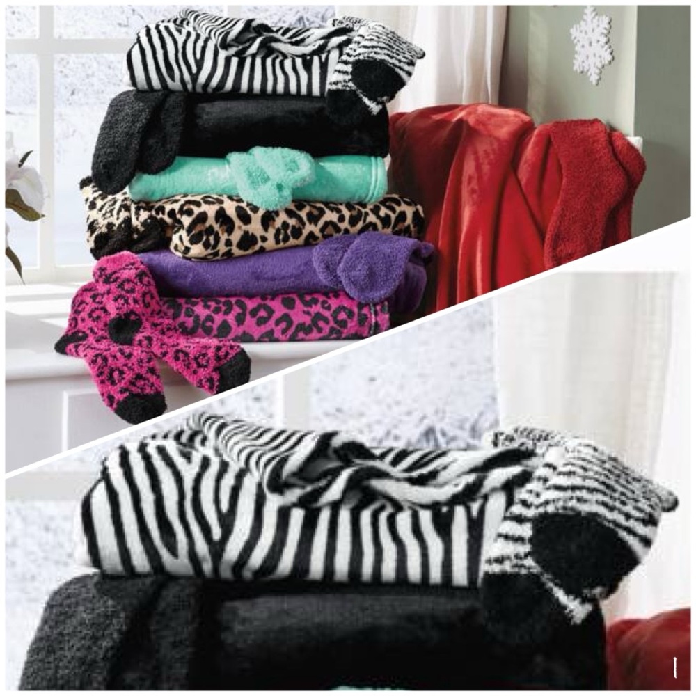 Soft and snuggly Throw Blanket and Socks Gift Set in Zebra print. NWT
